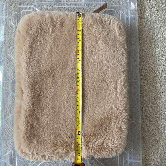 H&M Faux Fur Zippered Laptop iPad Sleeve Holder - Picture 9 of 11